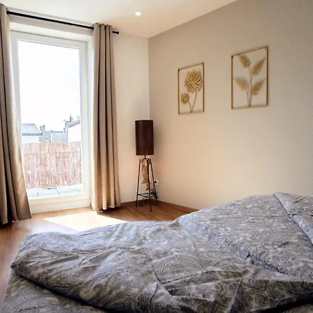 Living / Apartment *